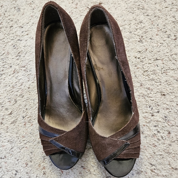 Avon brown peep toe leather heels, 8. - Picture 1 of 3
